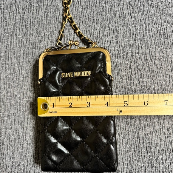 Steve Madden Quilted Cell Phone Crossbody Pouch With A Gold Chain - Picture 13 of 15